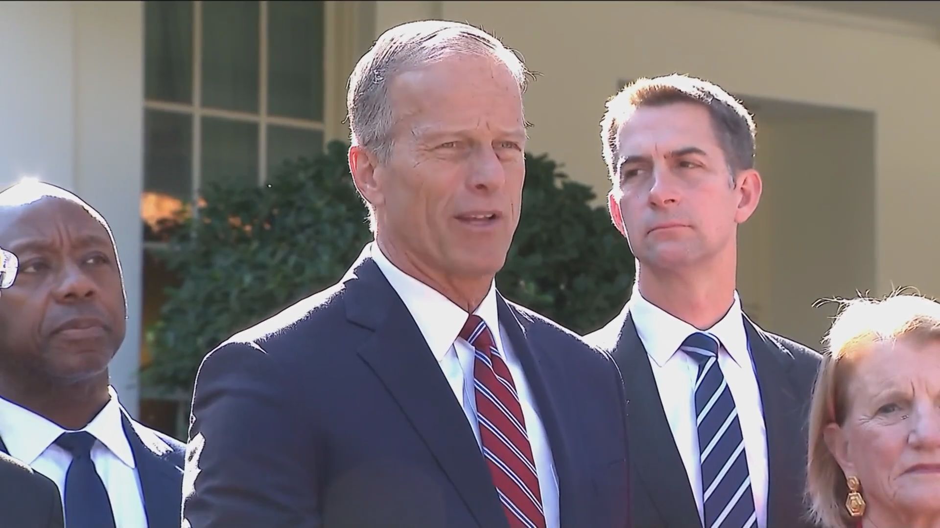 Senate Republicans Meet with Trump as Shutdown Continues